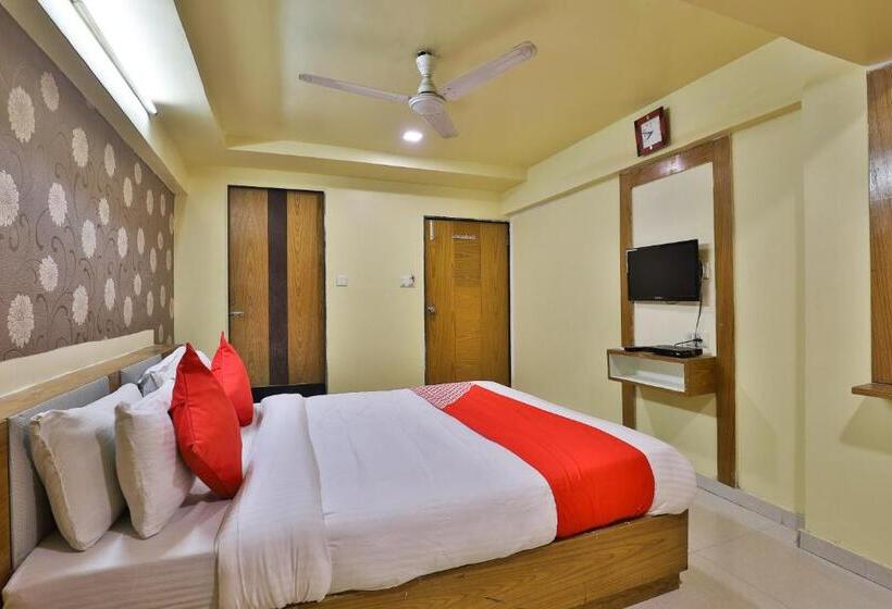 اتاق استاندارد, Spot On Hotel Shreeji Palace