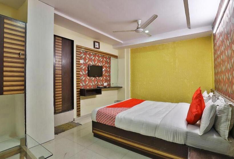 اتاق استاندارد, Spot On Hotel Shreeji Palace
