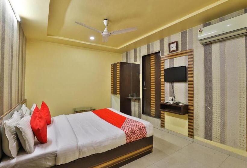 اتاق استاندارد, Spot On Hotel Shreeji Palace