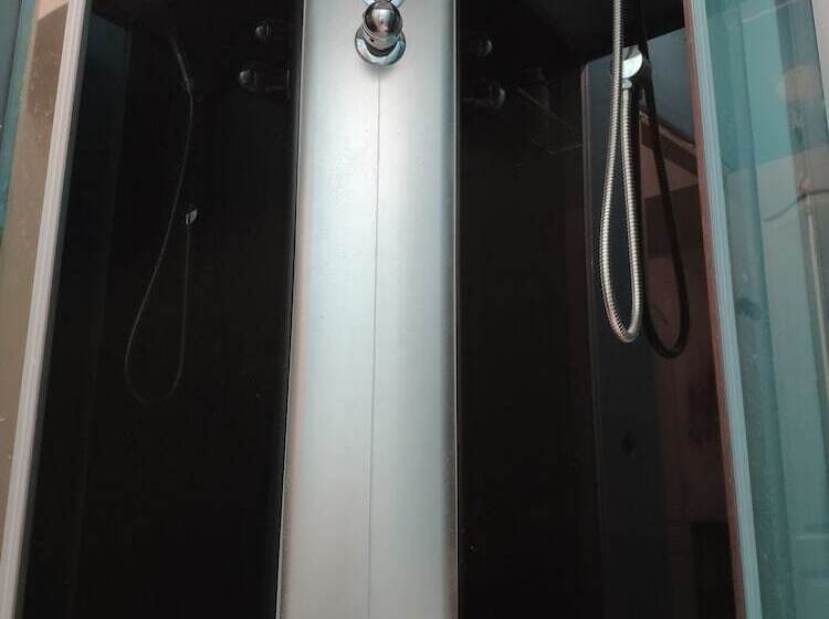 اتاق استاندارد, Friends Forever