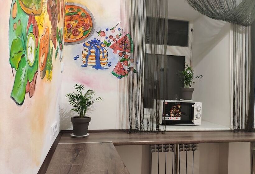 Economy Triple Room, Friends Forever