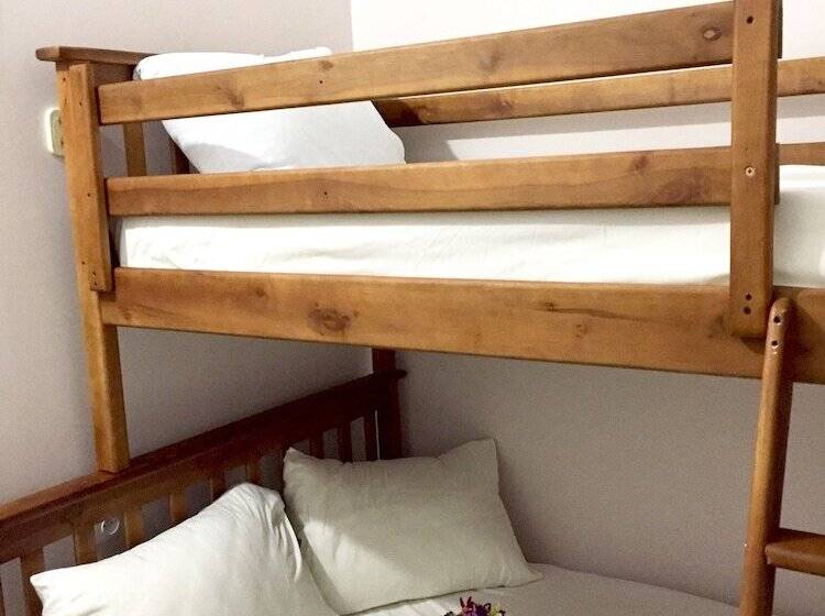 Economy Triple Room, Friends Forever