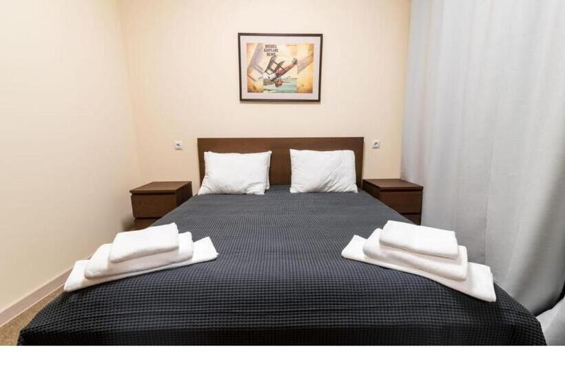 اتاق خانوادگی, Lacasa