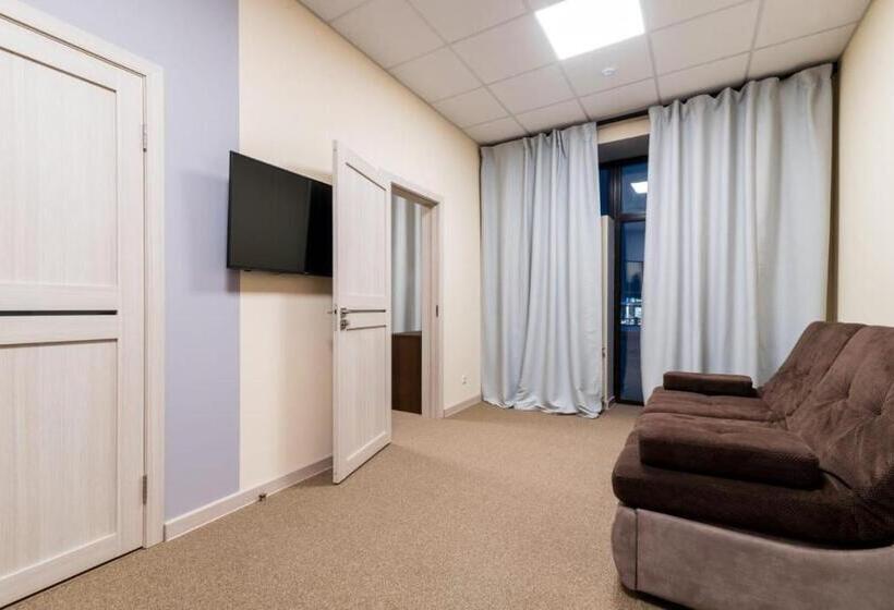 اتاق خانوادگی, Lacasa