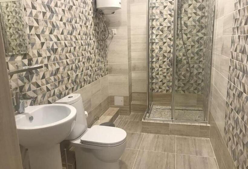 اتاق خانوادگی, Lacasa