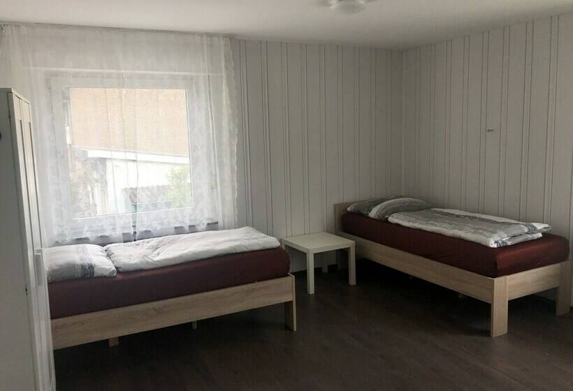 스탠다드 트리픔 룸 공동욕실, Pension Highway Löhne