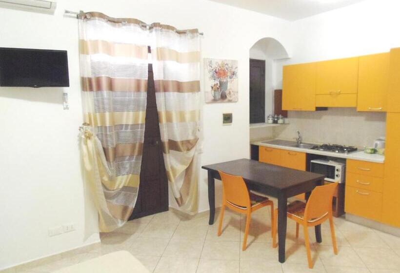 エコノミールーム, In Centros Vicino Cefalu Selfchekin