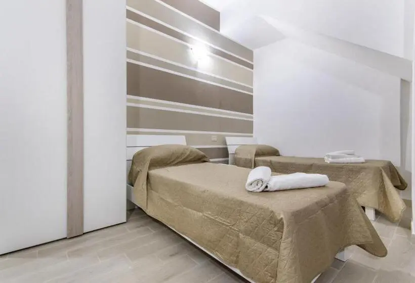 Standard Viiden Hengen Huone, In Centros Vicino Cefalu Selfchekin