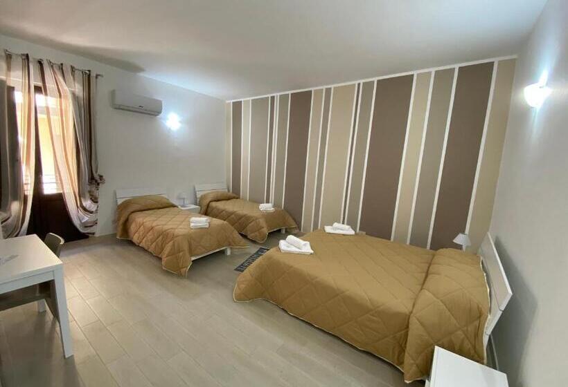 Четырехместный Номер Стандарт с Балконом, In Centros Vicino Cefalu Selfchekin