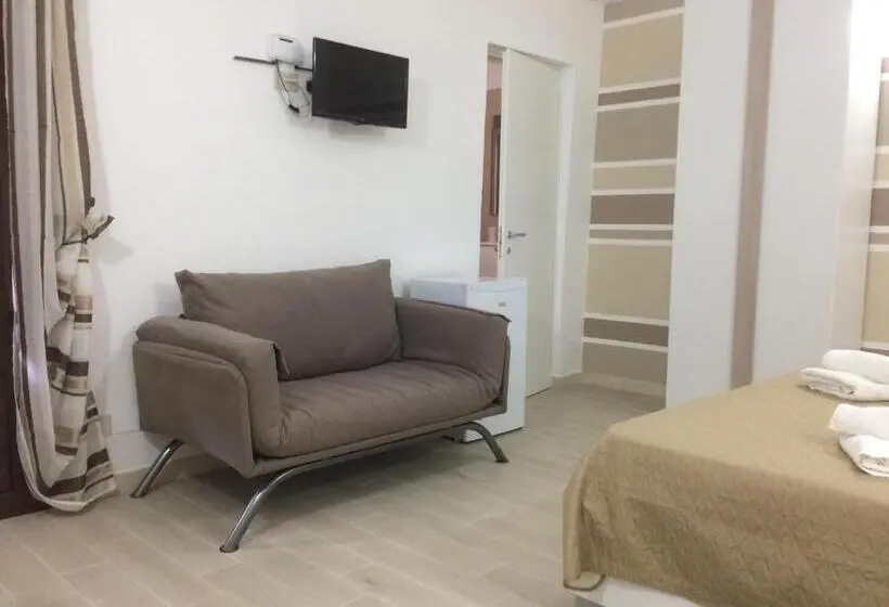 Standard Triple Room with Terrace, In Centros Vicino Cefalu Selfchekin