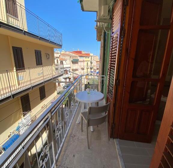 バルコニー付スタンダード4ベッドルーム, In Centros Vicino Cefalu Selfchekin