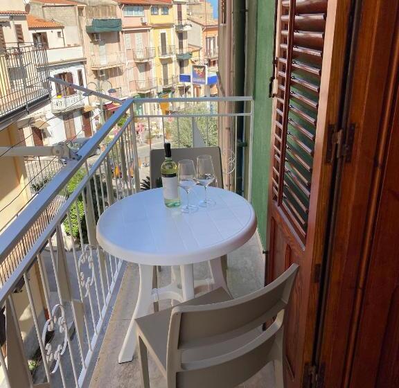 バルコニー付スタンダード4ベッドルーム, In Centros Vicino Cefalu Selfchekin