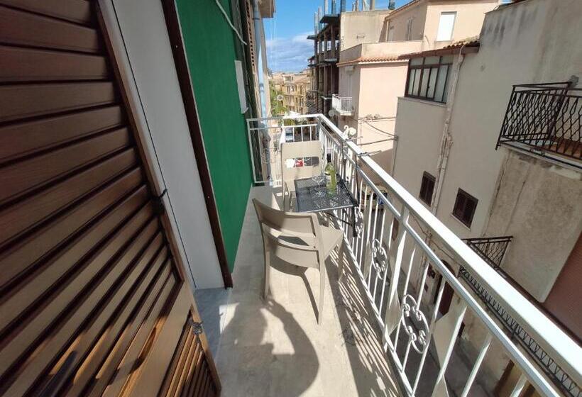 エコノミールーム, In Centros Vicino Cefalu Selfchekin