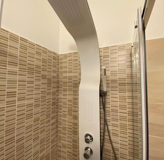 エコノミールーム, In Centros Vicino Cefalu Selfchekin