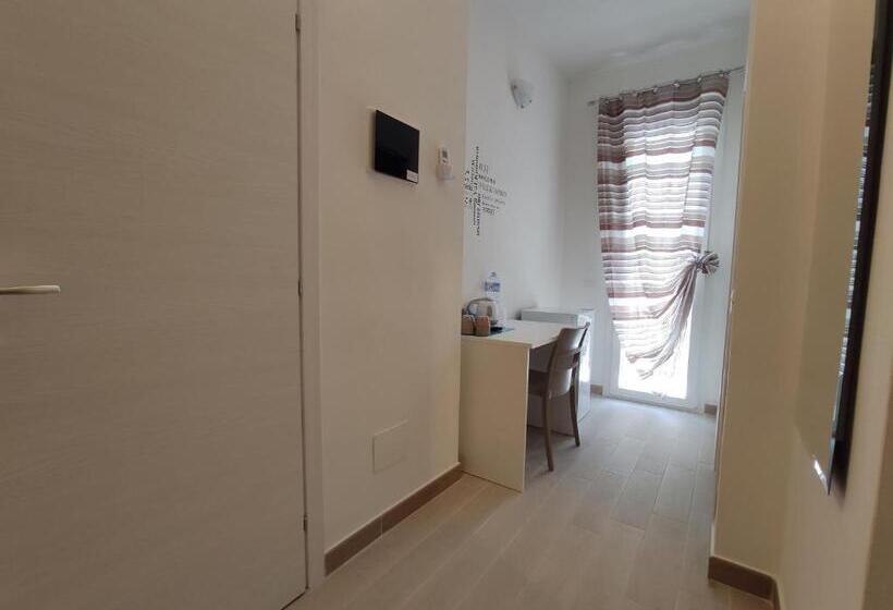 エコノミールーム, In Centros Vicino Cefalu Selfchekin