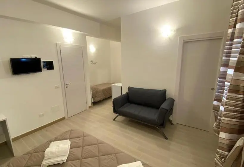 Standard Neljän Hengen Huone Parveke, In Centros Vicino Cefalu Selfchekin