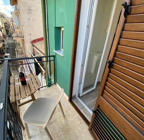 エコノミールーム, In Centros Vicino Cefalu Selfchekin