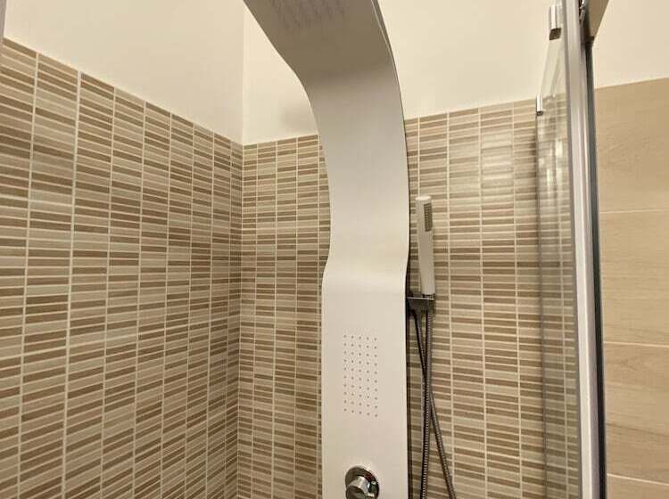 エコノミールーム, In Centros Vicino Cefalu Selfchekin