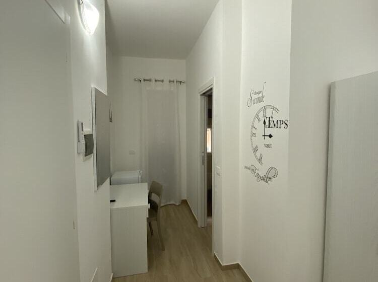 エコノミールーム, In Centros Vicino Cefalu Selfchekin