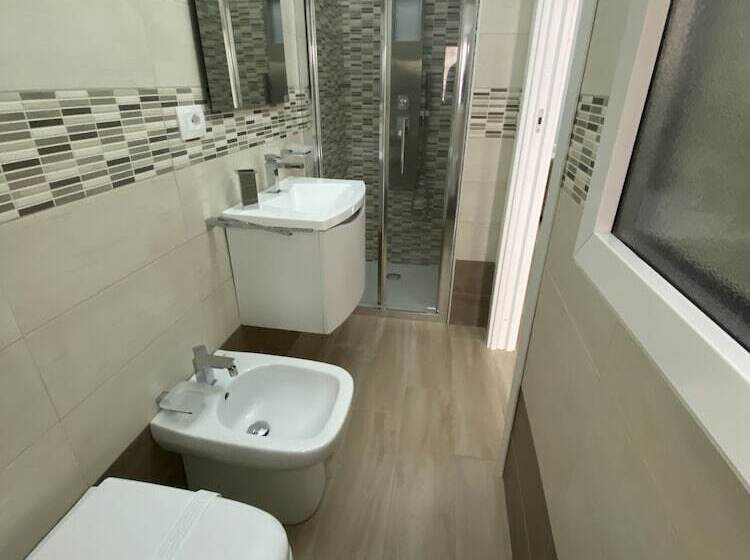 エコノミールーム, In Centros Vicino Cefalu Selfchekin