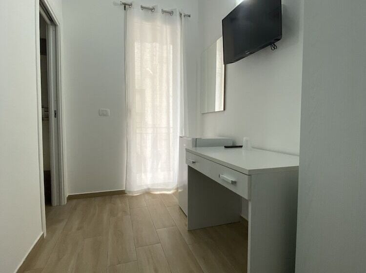 エコノミールーム, In Centros Vicino Cefalu Selfchekin