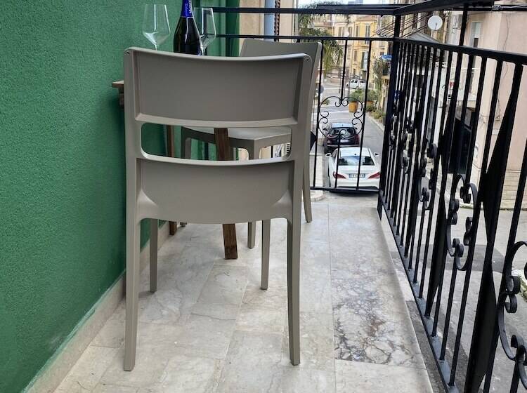 エコノミールーム, In Centros Vicino Cefalu Selfchekin