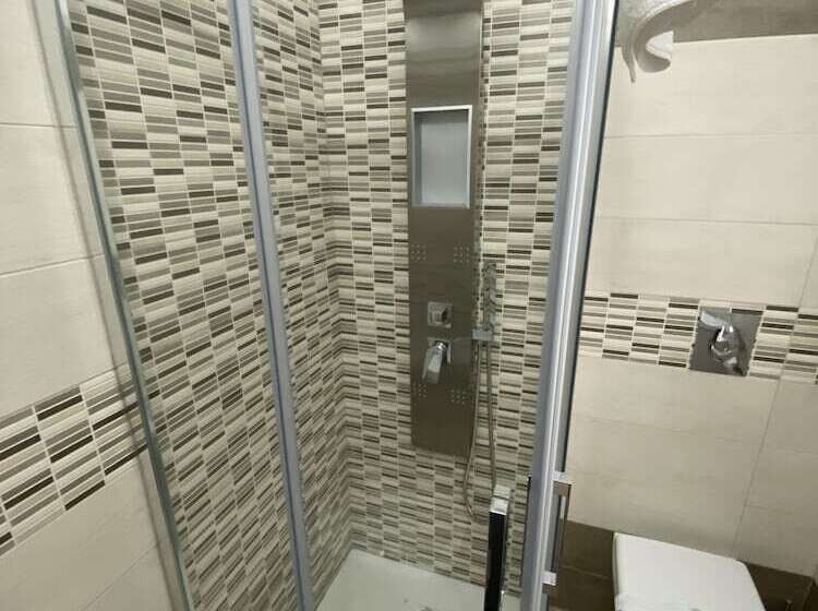 エコノミールーム, In Centros Vicino Cefalu Selfchekin