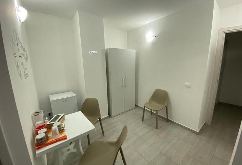 Четырехместный Номер Стандарт с Балконом, In Centros Vicino Cefalu Selfchekin