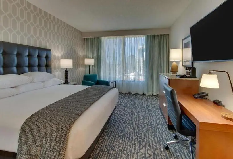 キングサイズベッドのデラックスルーム, Drury Plaza Hotel Nashville Downtown
