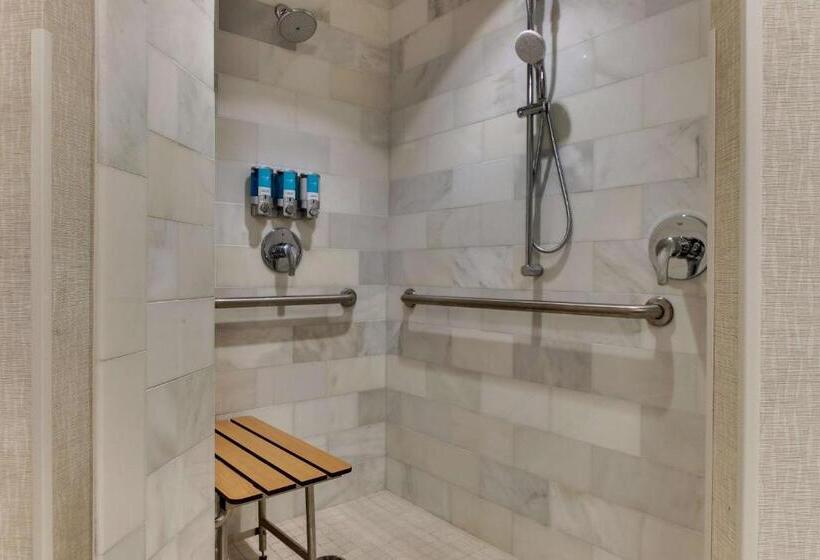 חדר סופריור מותאם לאדם עם מוגבלויות, Drury Plaza Hotel Nashville Downtown