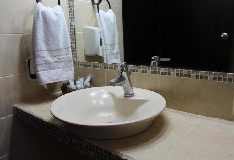 اتاق استاندارد سه نفره, Hacienda Gualiqueme