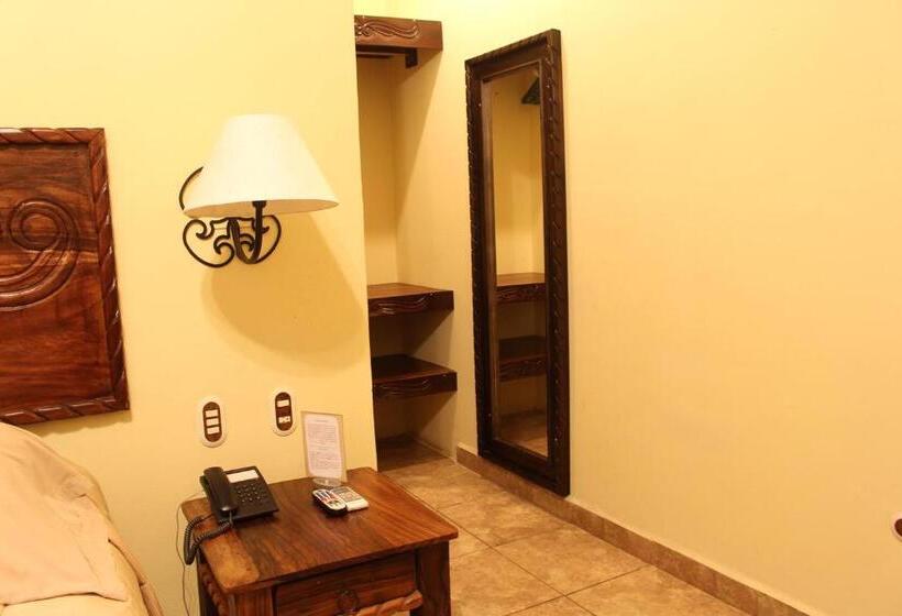 اتاق استاندارد سه نفره, Hacienda Gualiqueme