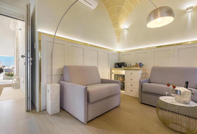 جناح جونيور مزوَّد بتراس, Acquaviva Suites