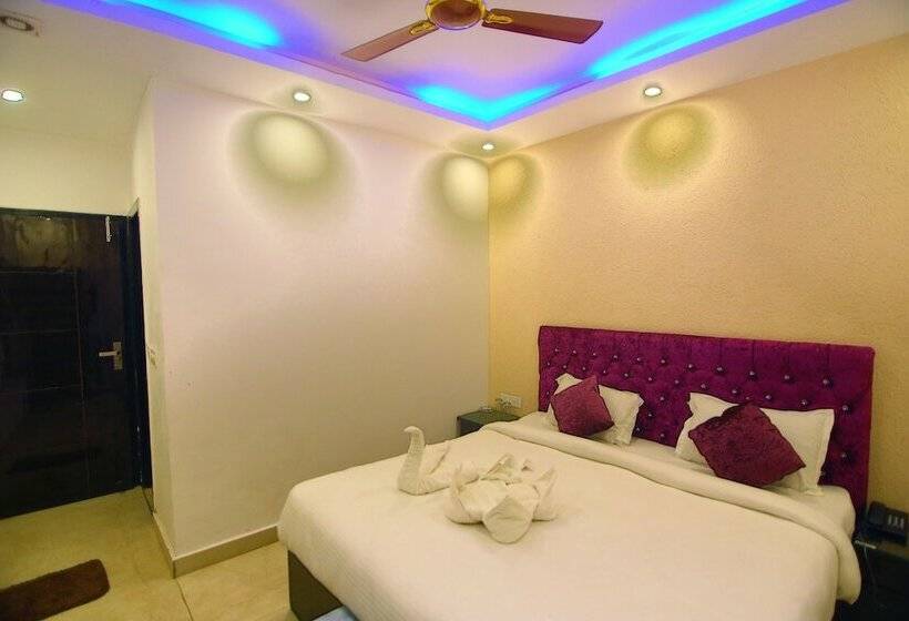 Номер Deluxe, Gharonda