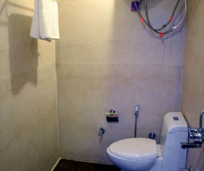 Номер Deluxe, Gharonda