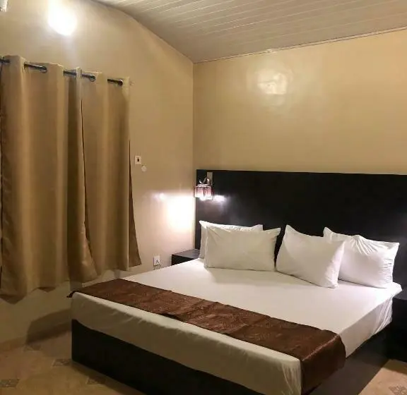 اتاق لوکس با تخت بزرگ, Posh Apartments Business