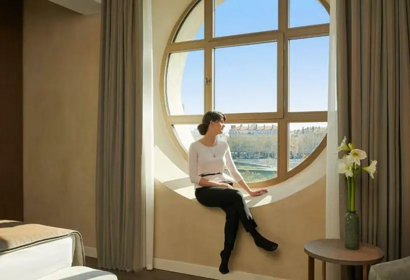 キングサイズベッドのエクゼクティブルーム, Intercontinental Lyon Hotel Dieu, An Ihg