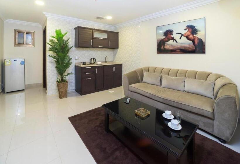 Deluxe Studio, Eastren Front