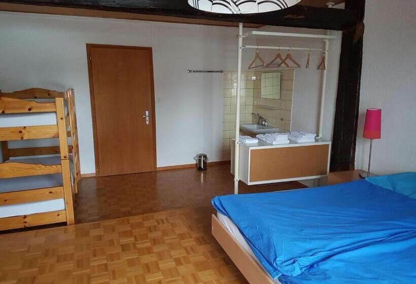 غرفة قياسية رباعية حمام مشترك, Auberge De La Couronne