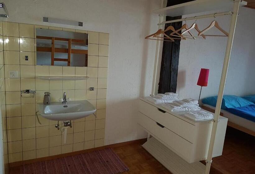 غرفة قياسية رباعية حمام مشترك, Auberge De La Couronne