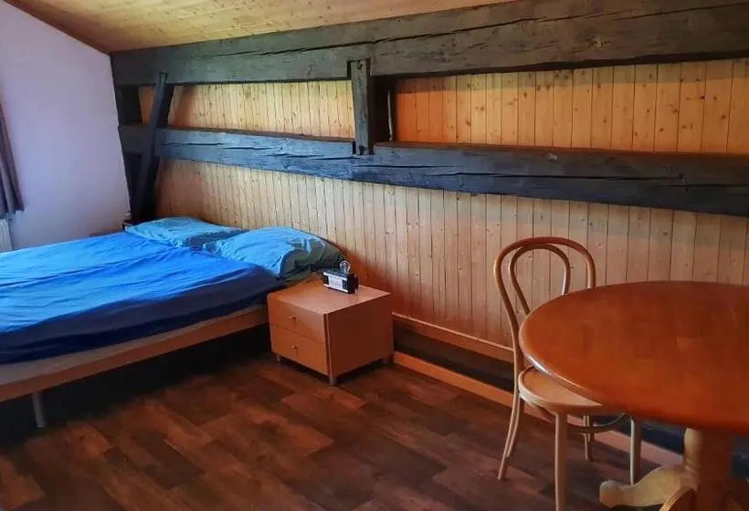 バス共有のスタンダードルーム, Auberge De La Couronne