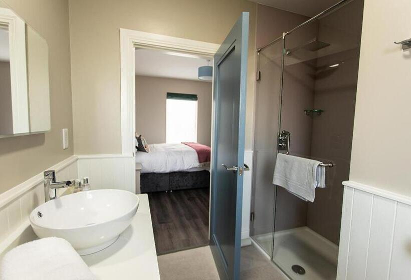 غرفة ديلوكس, Sheedy's Doolin