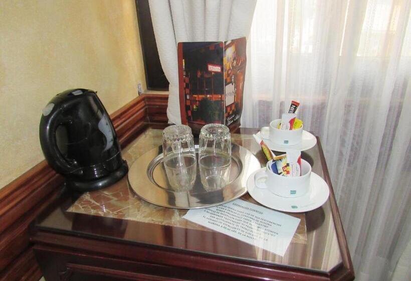 Standard Triple Room, Ciudad De Vitoria