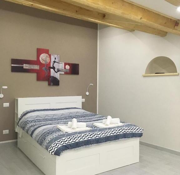 اتاق لوکس, Sagittabondo