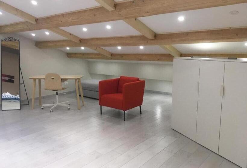 اتاق لوکس, Sagittabondo