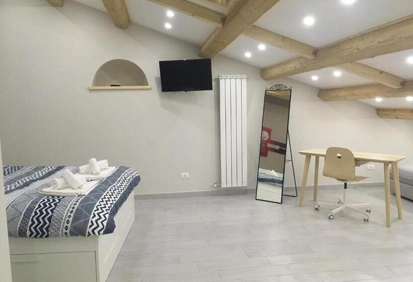 اتاق لوکس, Sagittabondo