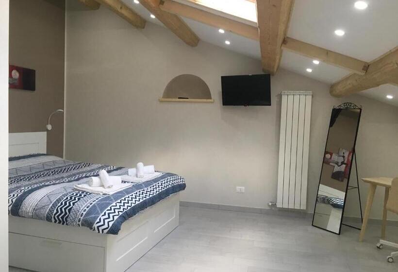 اتاق لوکس, Sagittabondo