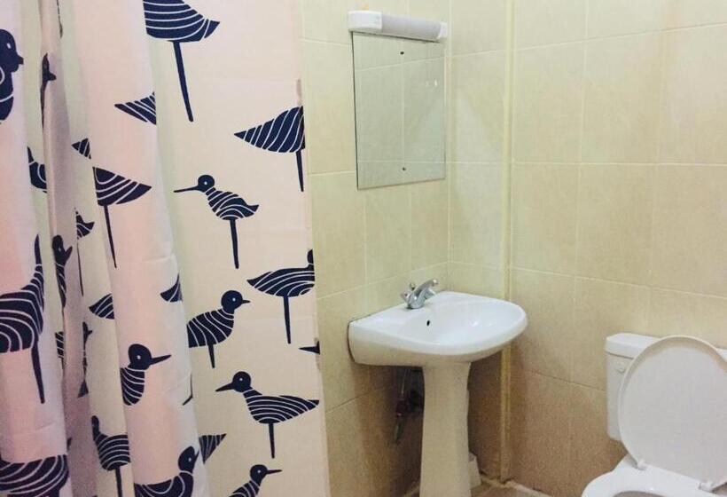 اتاق استاندارد یک نفره, Vienna Woods Hotel Nakuru