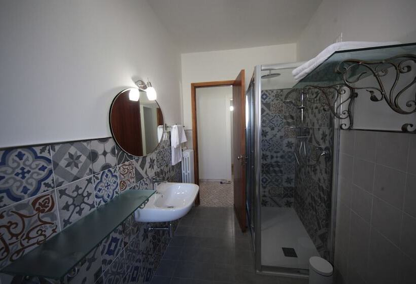 חדר דלוקס עם נוף להרים, Relais Del Borgo