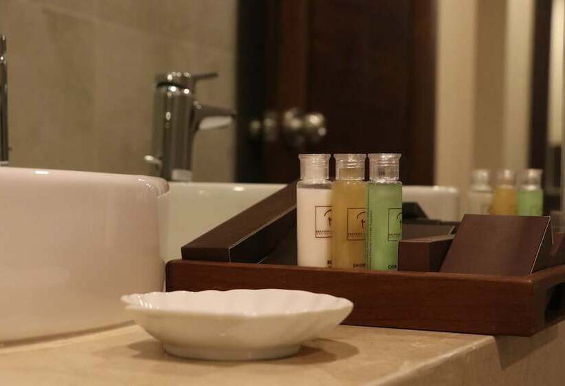 اتاق لوکس با چشم‌انداز دریا, The Village Resort